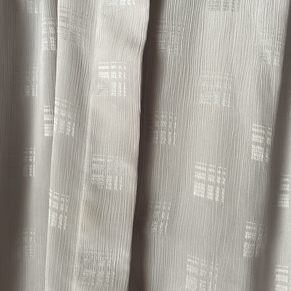 Vintage Anne Klein long sleeve button down blouse with pleated detail - Picture 2 of 6